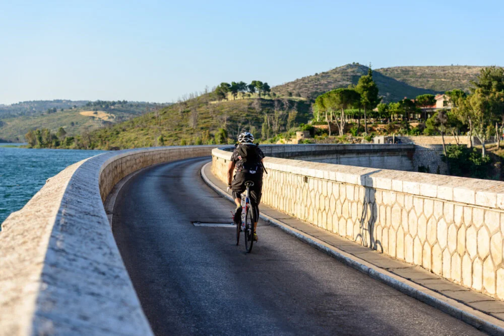 Cyclists crossing the Marathon dam