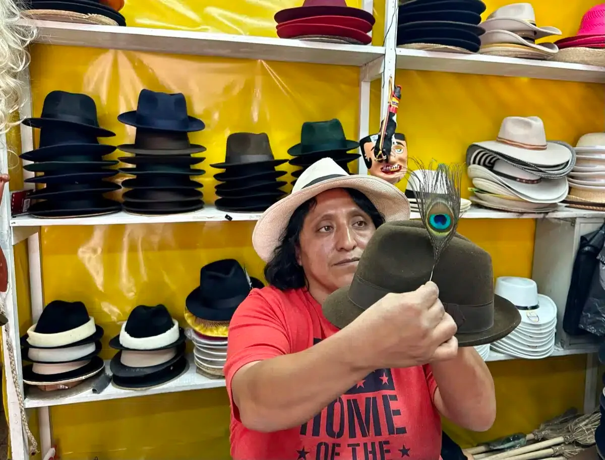 Visiting the Sombrereria Benalcazar.