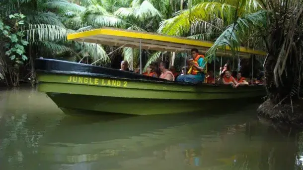 Panama Canal Zone: Floating Hotel, Jungle Safari and World-Class Fishing