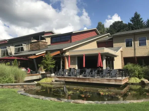 Exterior and grounds of Cedarbrook Lodge